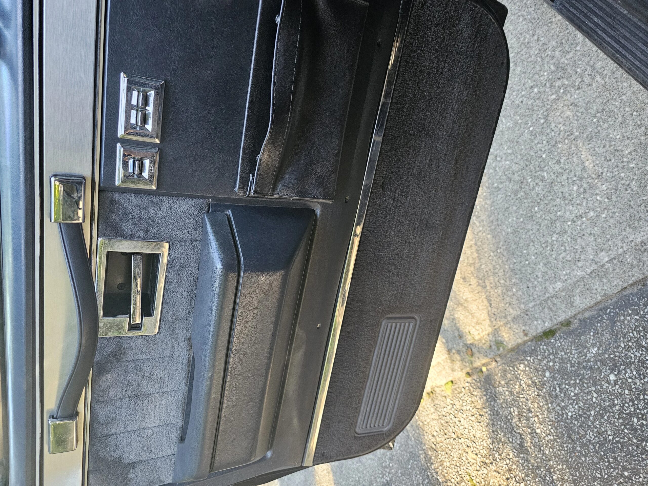 Chevrolet-Ck-truck-silverado-1986-Black-Black-16