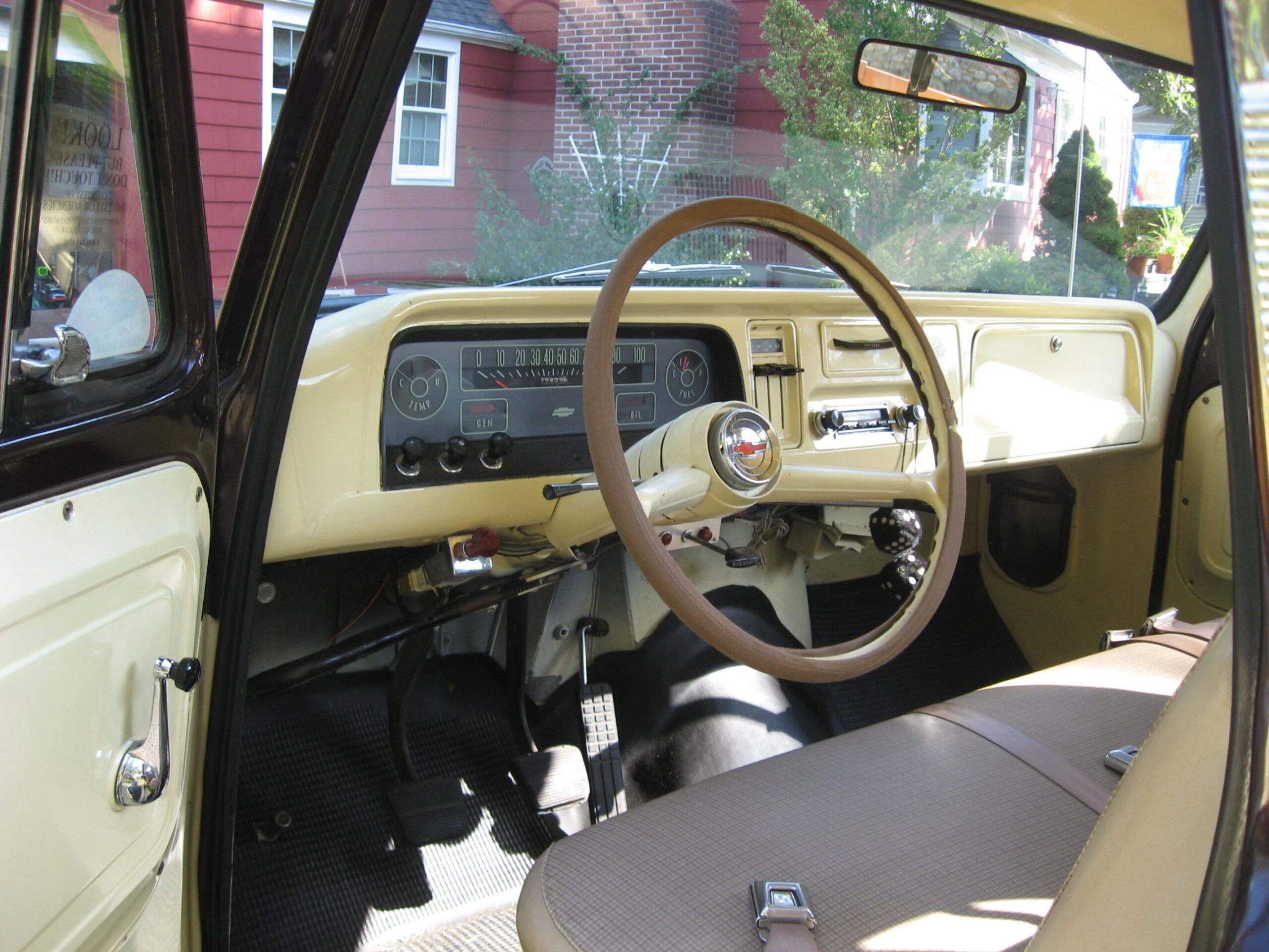Chevrolet-Ck-trucks-1965-Beige-10