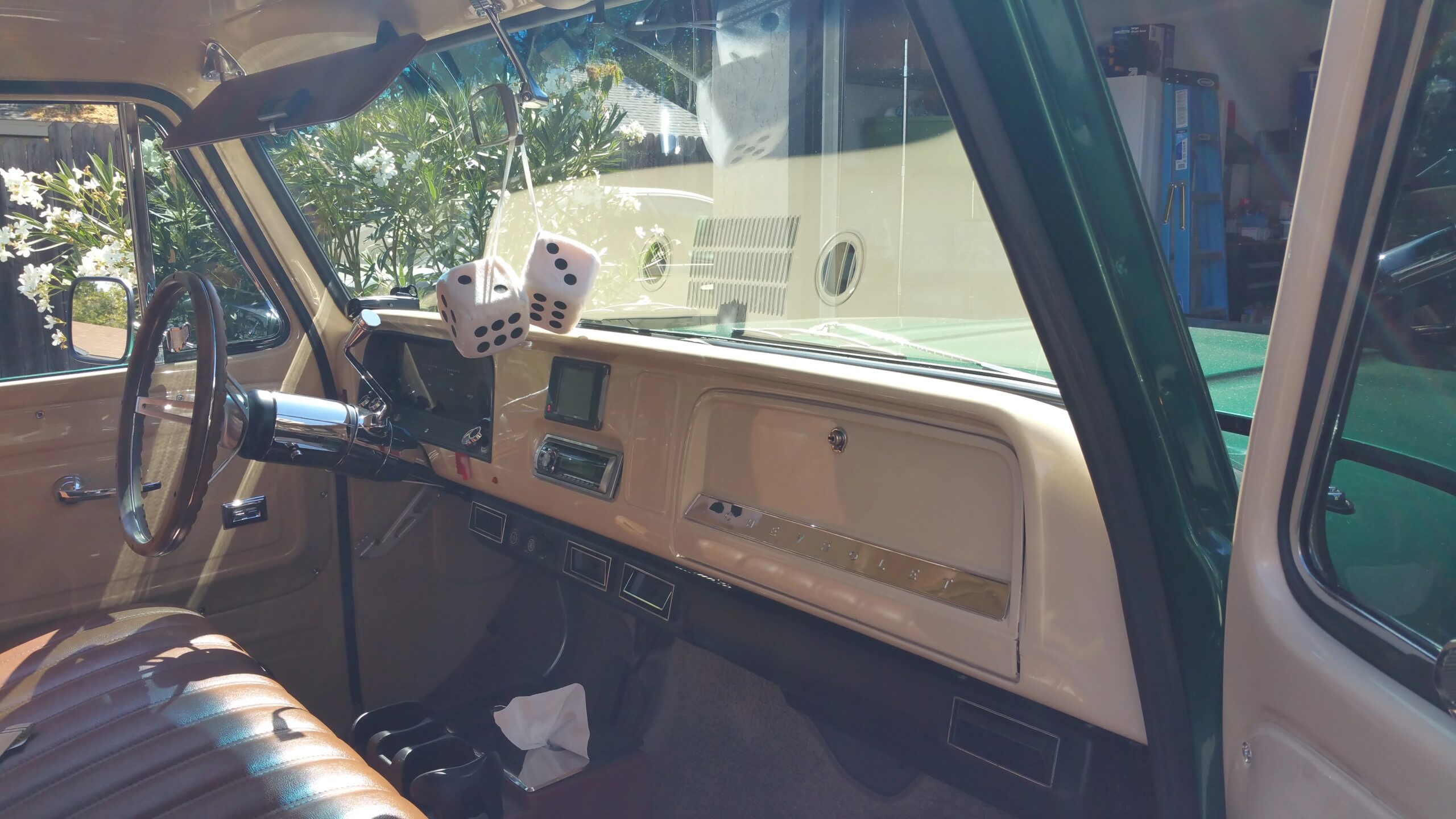 Chevrolet-Ck-trucks-1966-Green-Beige-3