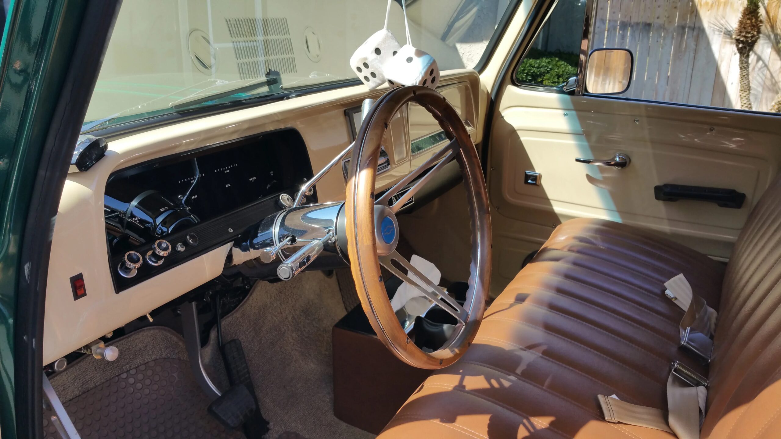 Chevrolet-Ck-trucks-1966-Green-Beige-4