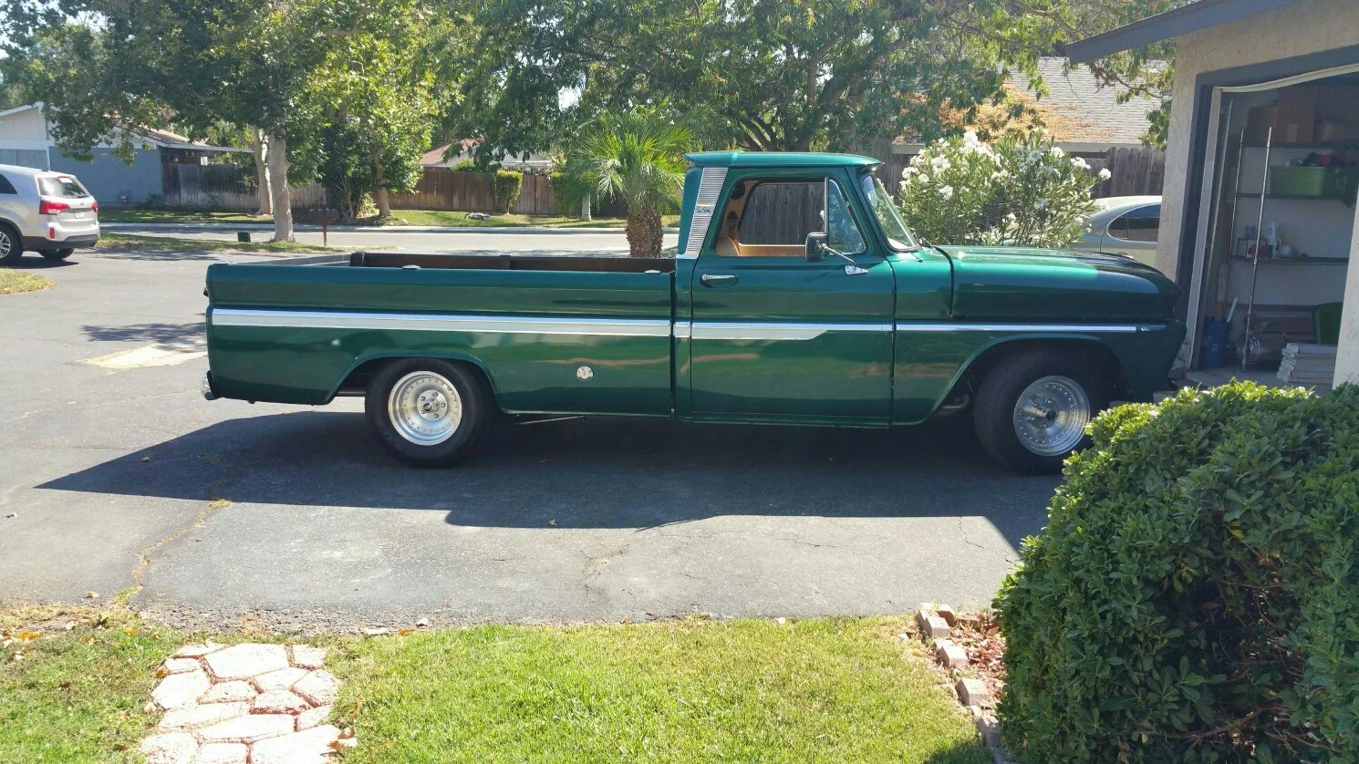 Chevrolet-Ck-trucks-1966-Green-Beige