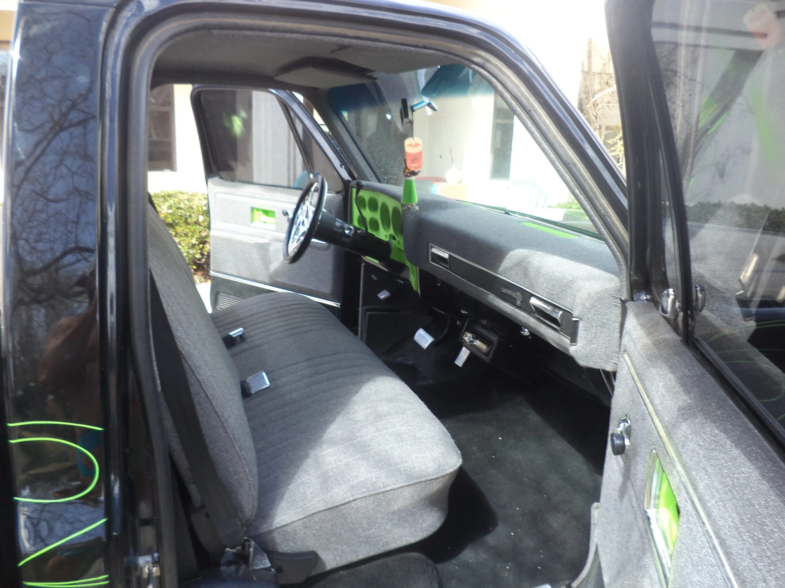 Chevrolet-Ck-trucks-1974-Black-Gray-13