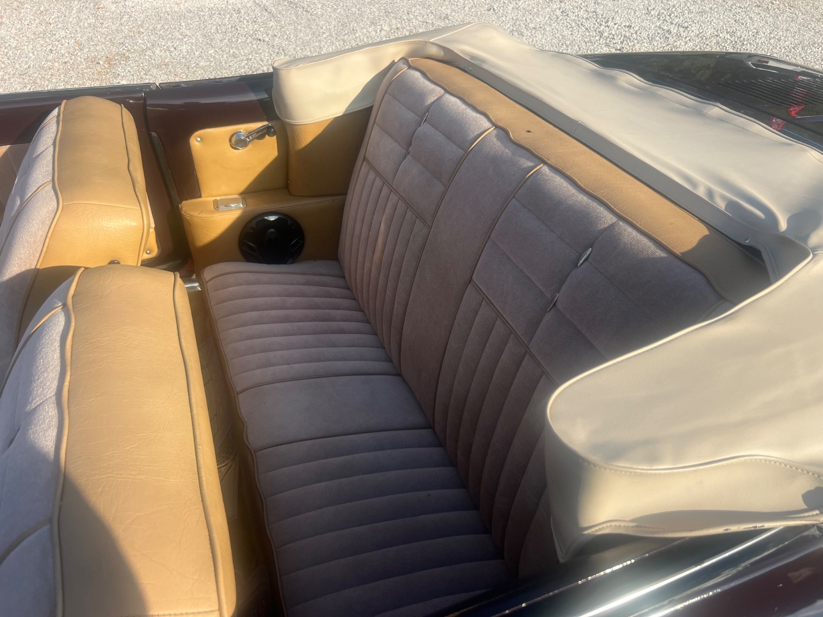 Chevrolet-Corvair-1963-Convertible-9