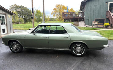 Chevrolet-Corvair-1967-Sedan-1