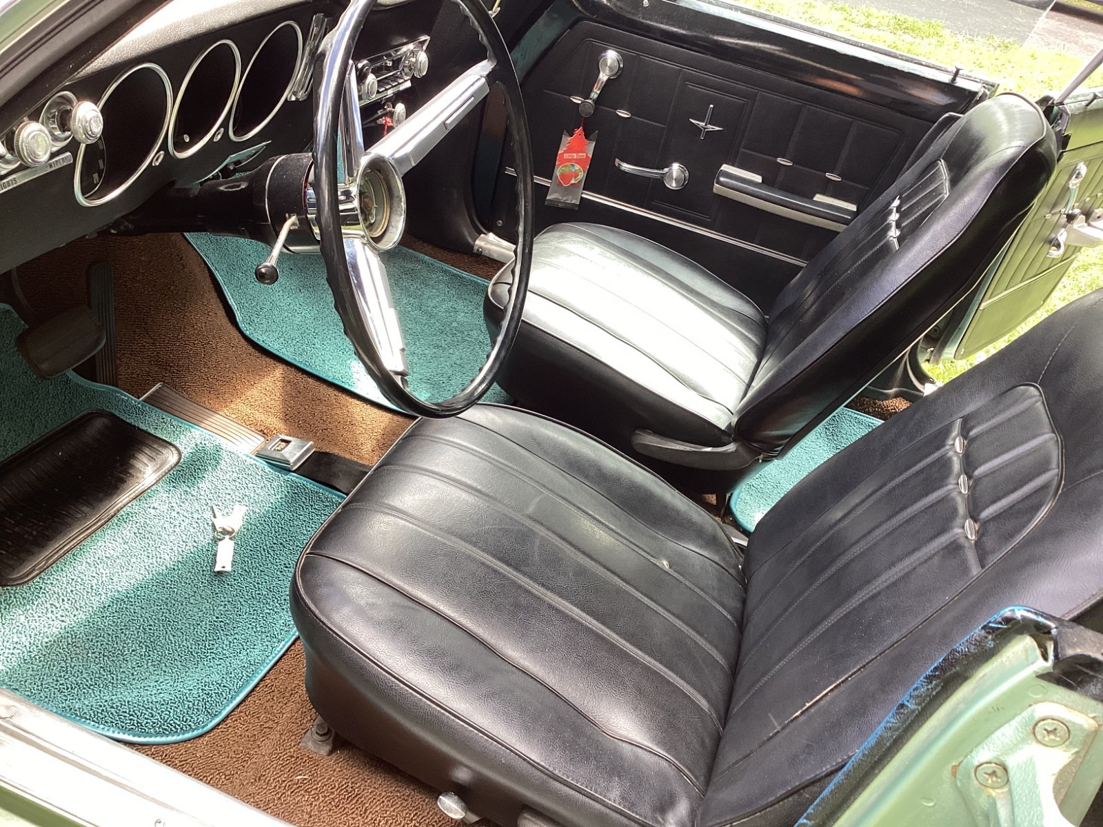 Chevrolet-Corvair-1967-Sedan-11