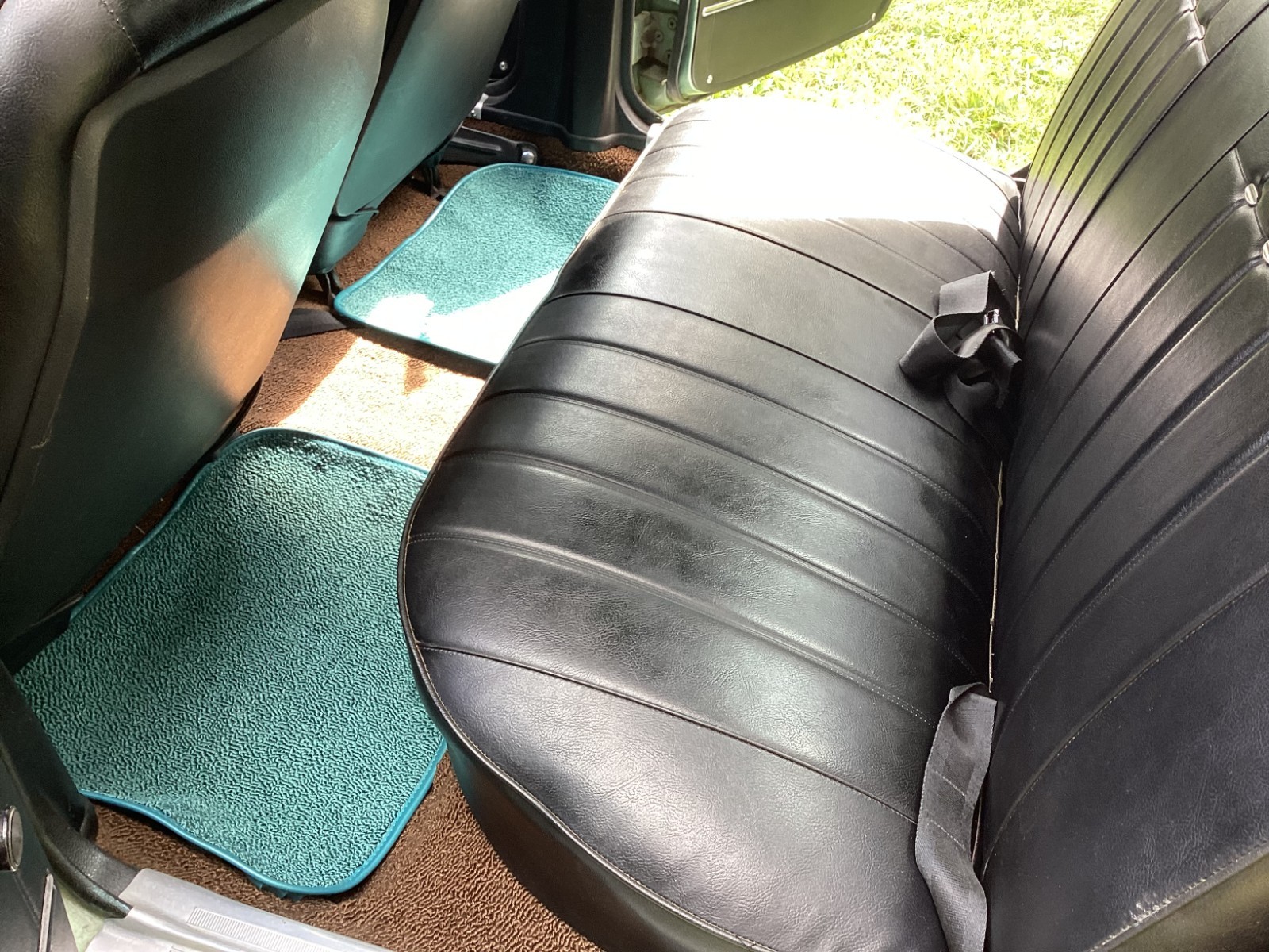 Chevrolet-Corvair-1967-Sedan-12