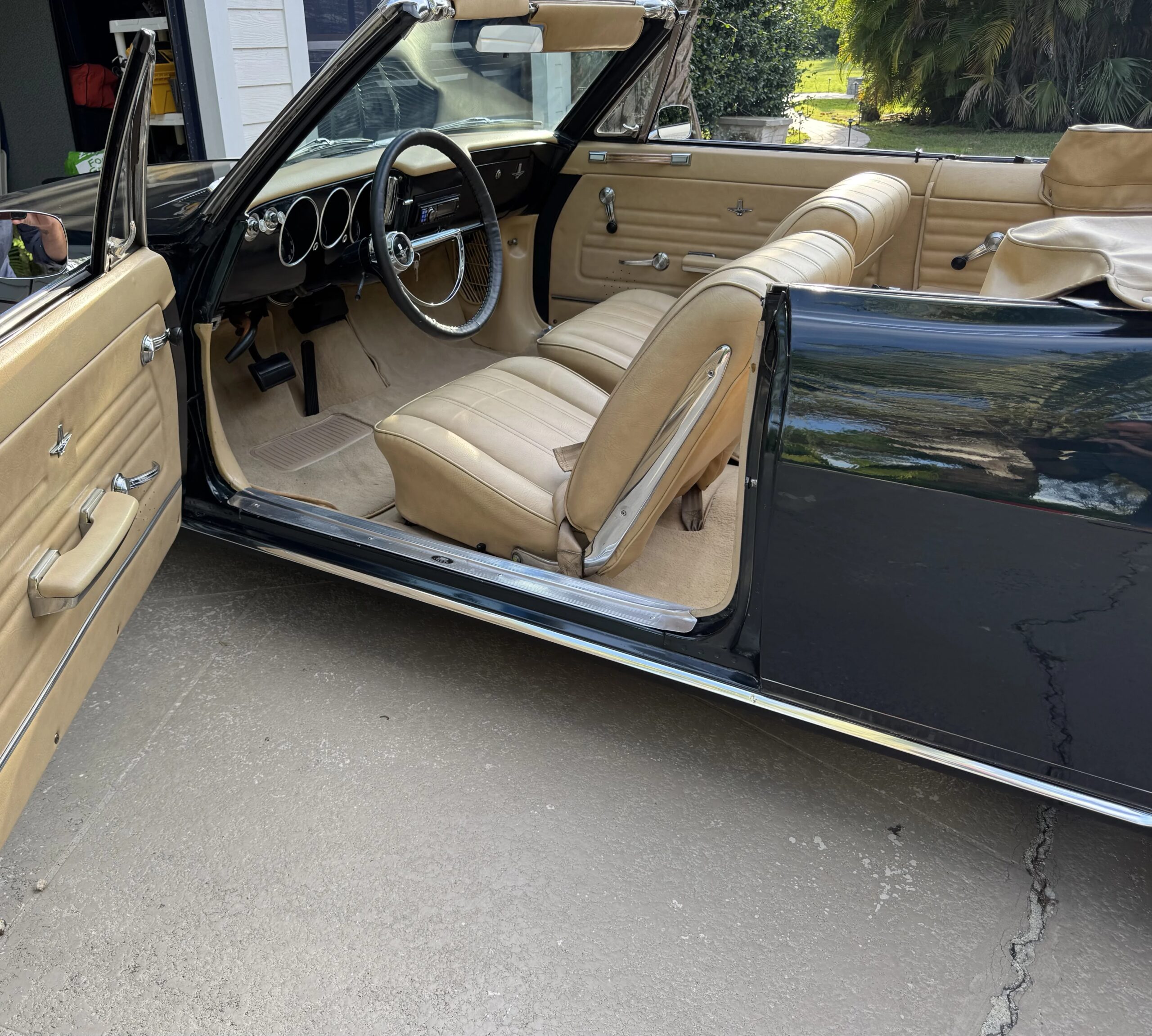 Chevrolet-Corvair-monza-convertible-1965-Tan-10