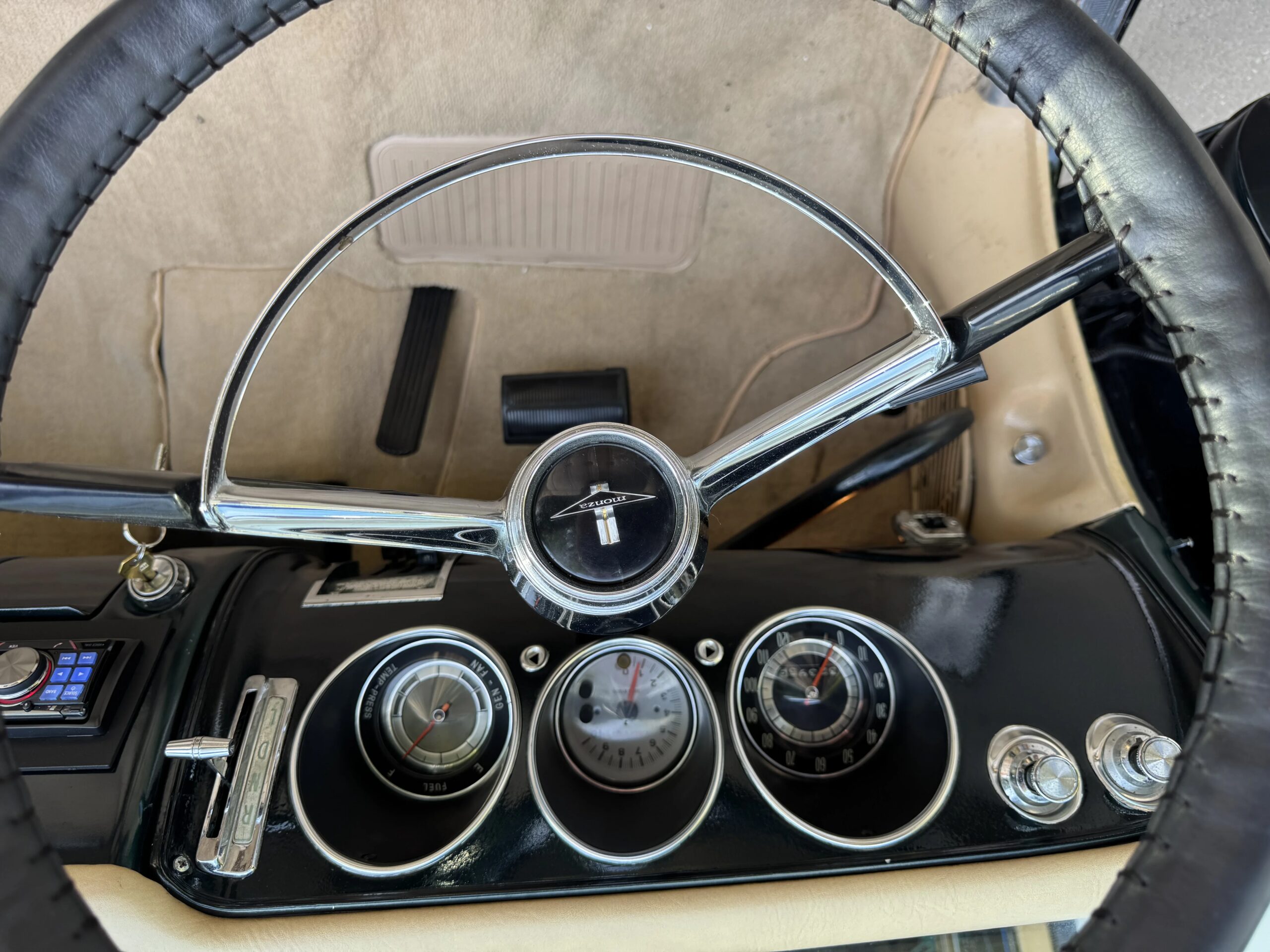 Chevrolet-Corvair-monza-convertible-1965-Tan-6