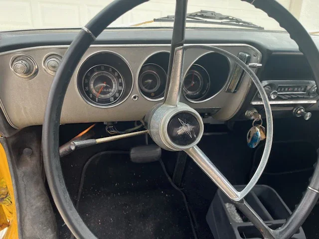 Chevrolet-Corvair-monza-convertible-1965-Yellow-Black-2
