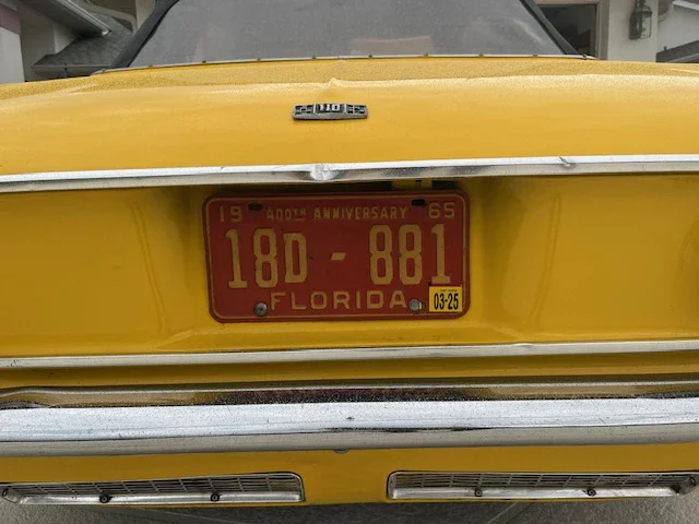 Chevrolet-Corvair-monza-convertible-1965-Yellow-Black