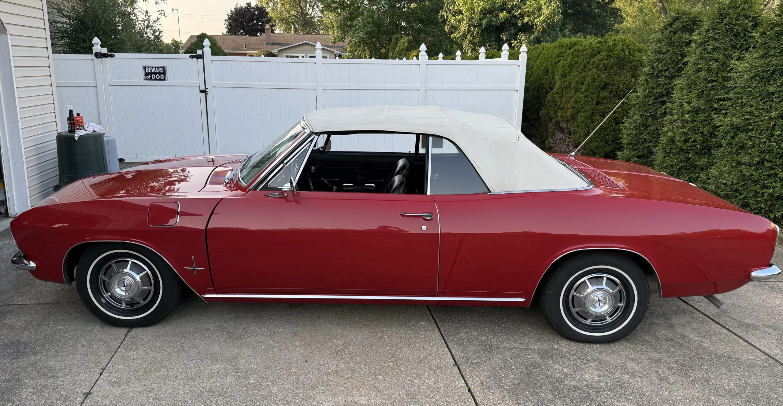 Chevrolet-Corvair-monza-convertible-1967-Red-Black