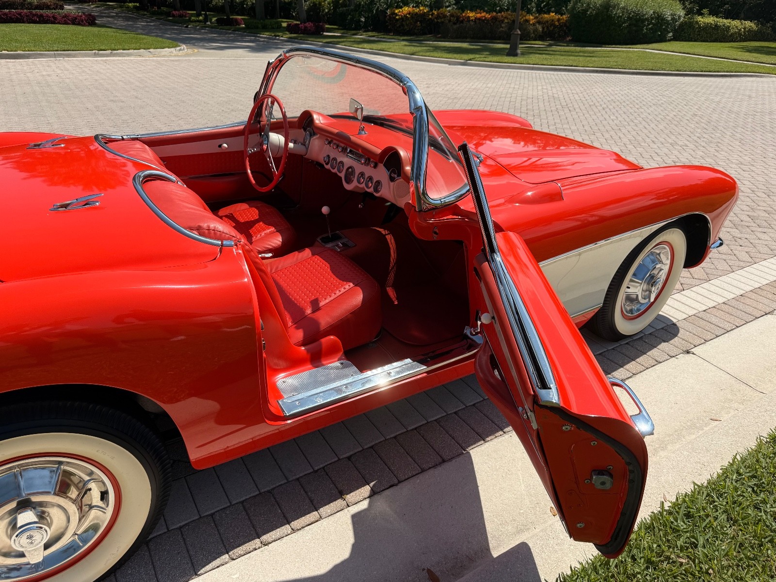 Chevrolet-Corvette-1956-Convertible-21