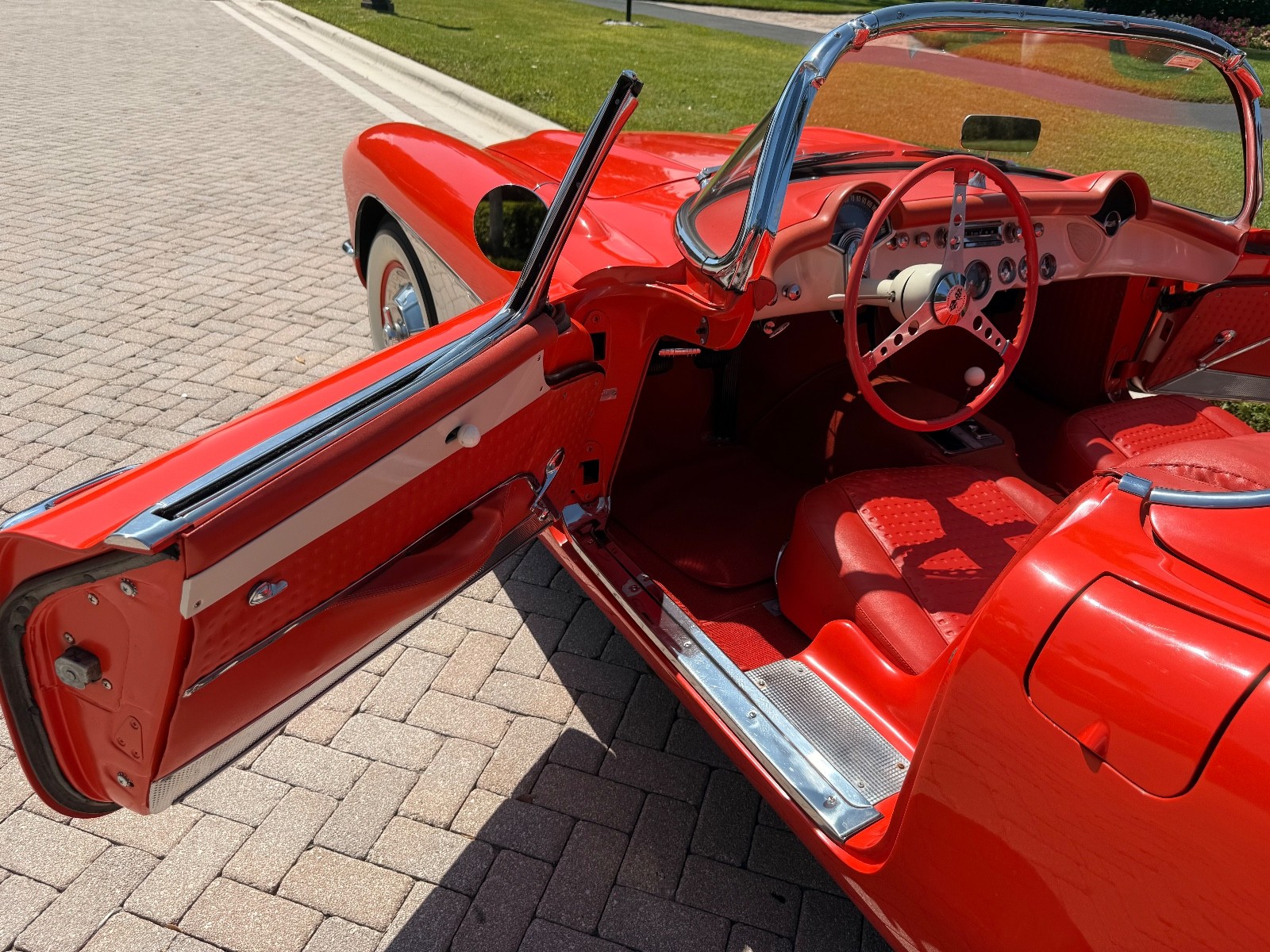 Chevrolet-Corvette-1956-Convertible-22