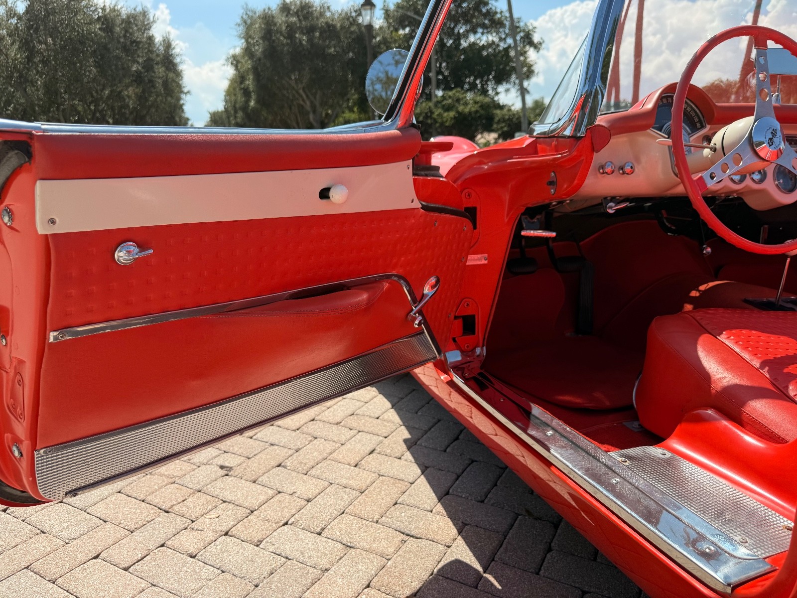 Chevrolet-Corvette-1956-Convertible-34