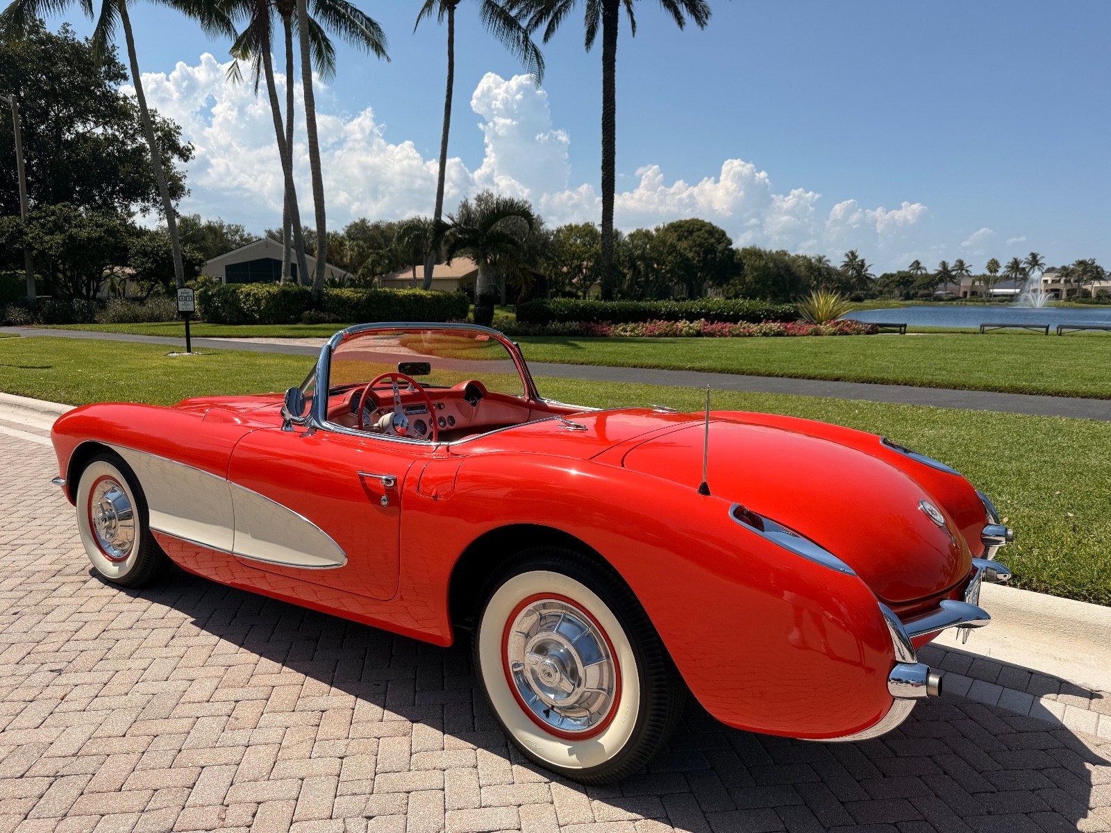 Chevrolet-Corvette-1956-Convertible-4