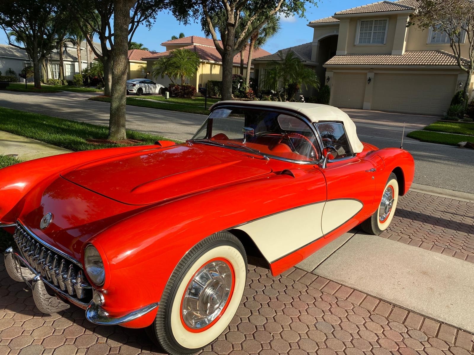 Chevrolet-Corvette-1956-Convertible-9