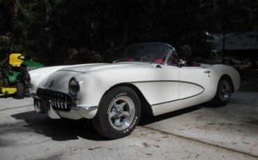 Chevrolet-Corvette-1956-White-Red-1