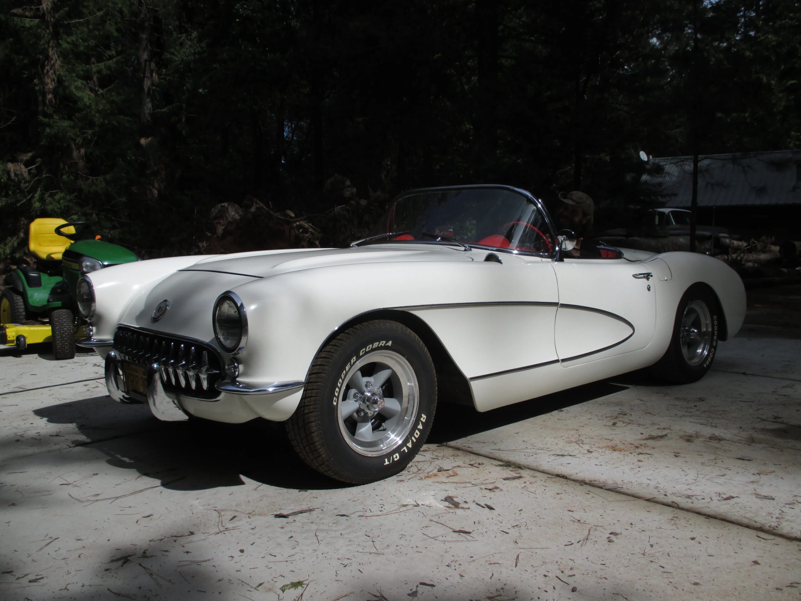 Chevrolet-Corvette-1956-White-Red-1