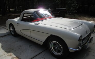 Chevrolet-Corvette-1956-White-Red-10