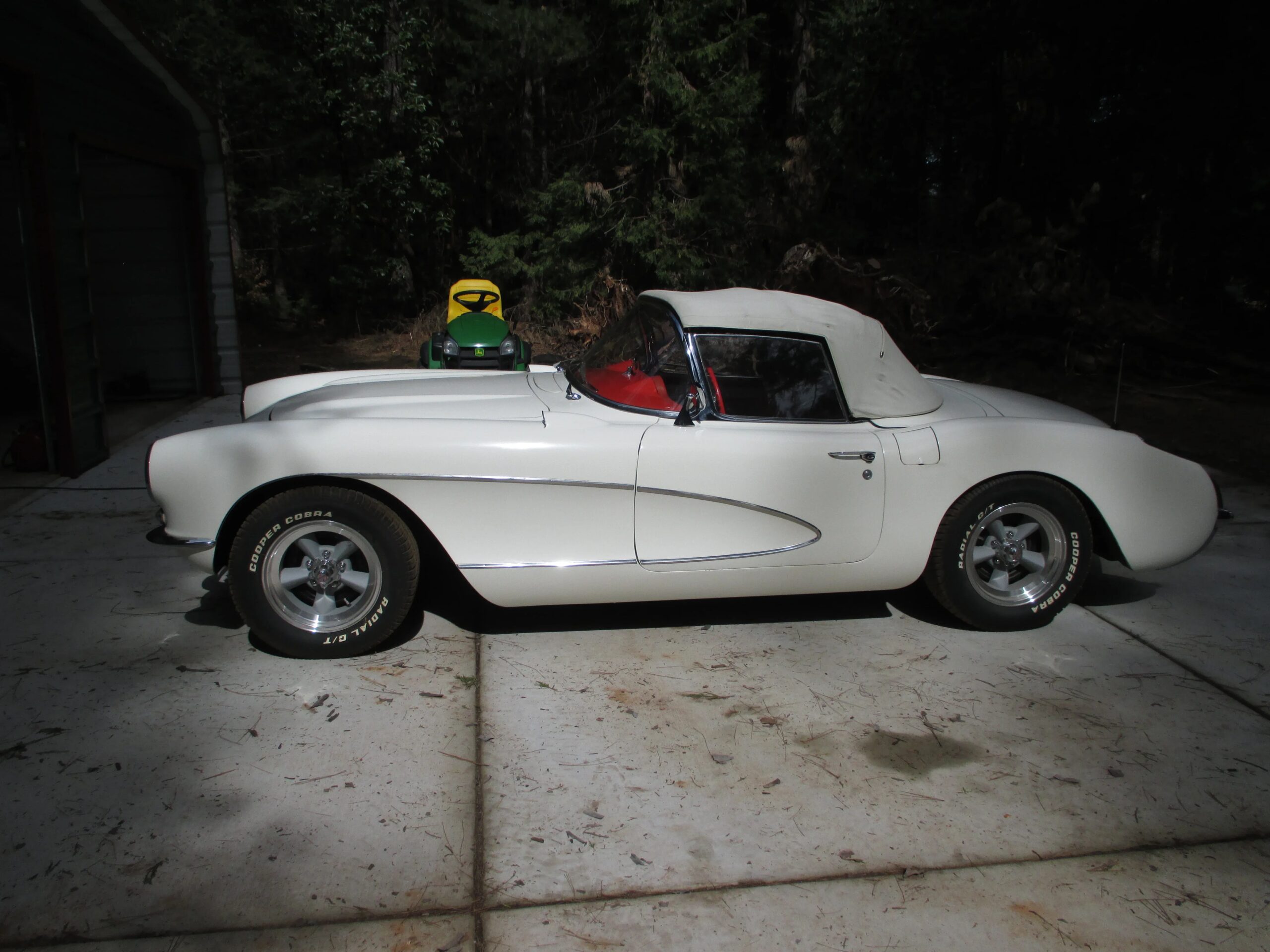 Chevrolet-Corvette-1956-White-Red-13