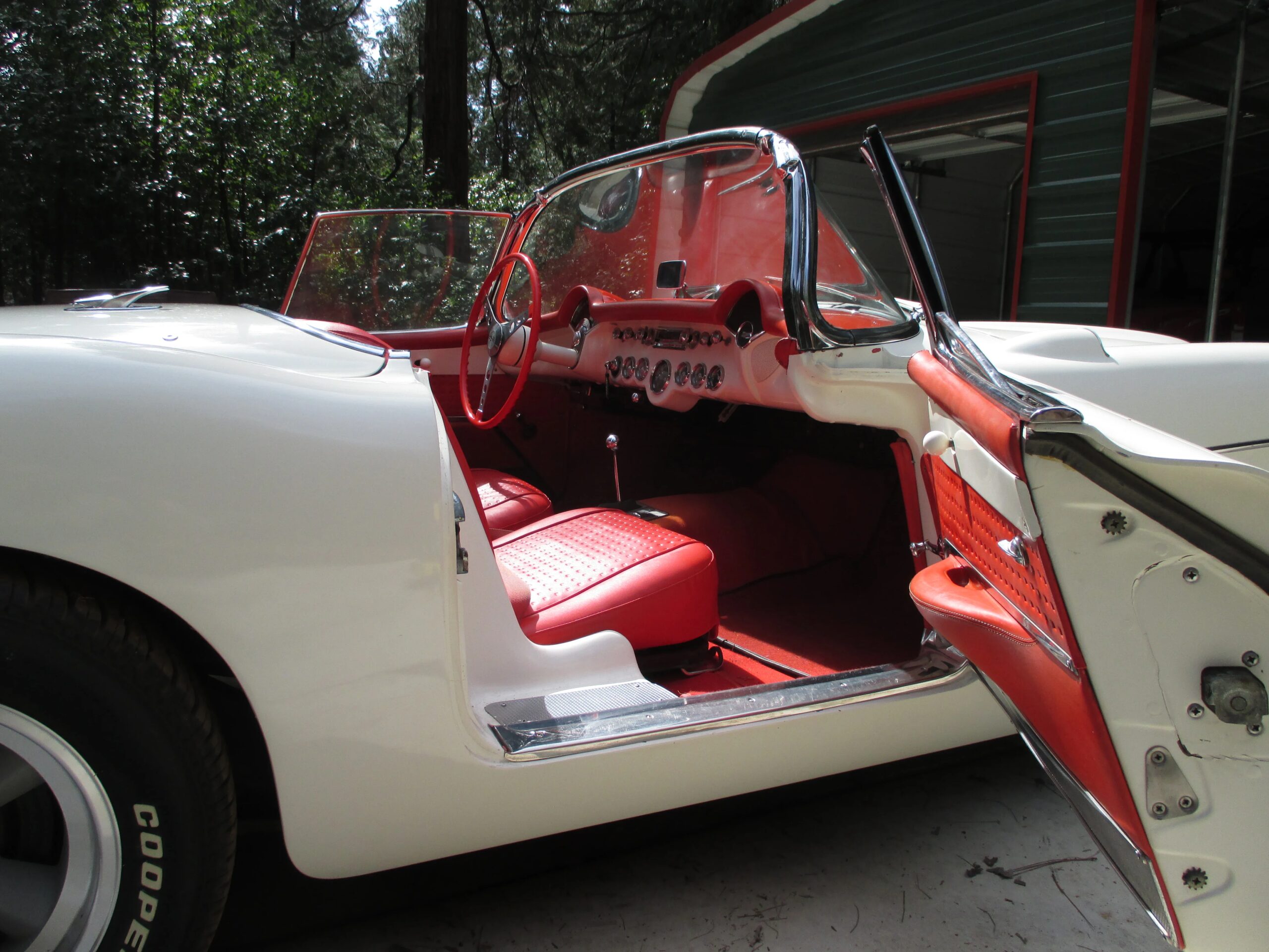 Chevrolet-Corvette-1956-White-Red-16