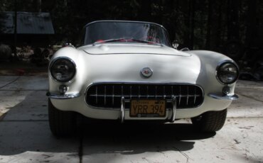 Chevrolet-Corvette-1956-White-Red-2