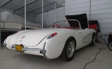 Chevrolet-Corvette-1956-White-Red-9