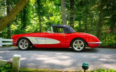 Chevrolet-Corvette-1958-Convertible-2