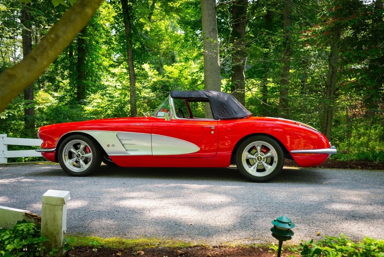 Chevrolet-Corvette-1958-Convertible-2