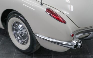 Chevrolet-Corvette-1960-21