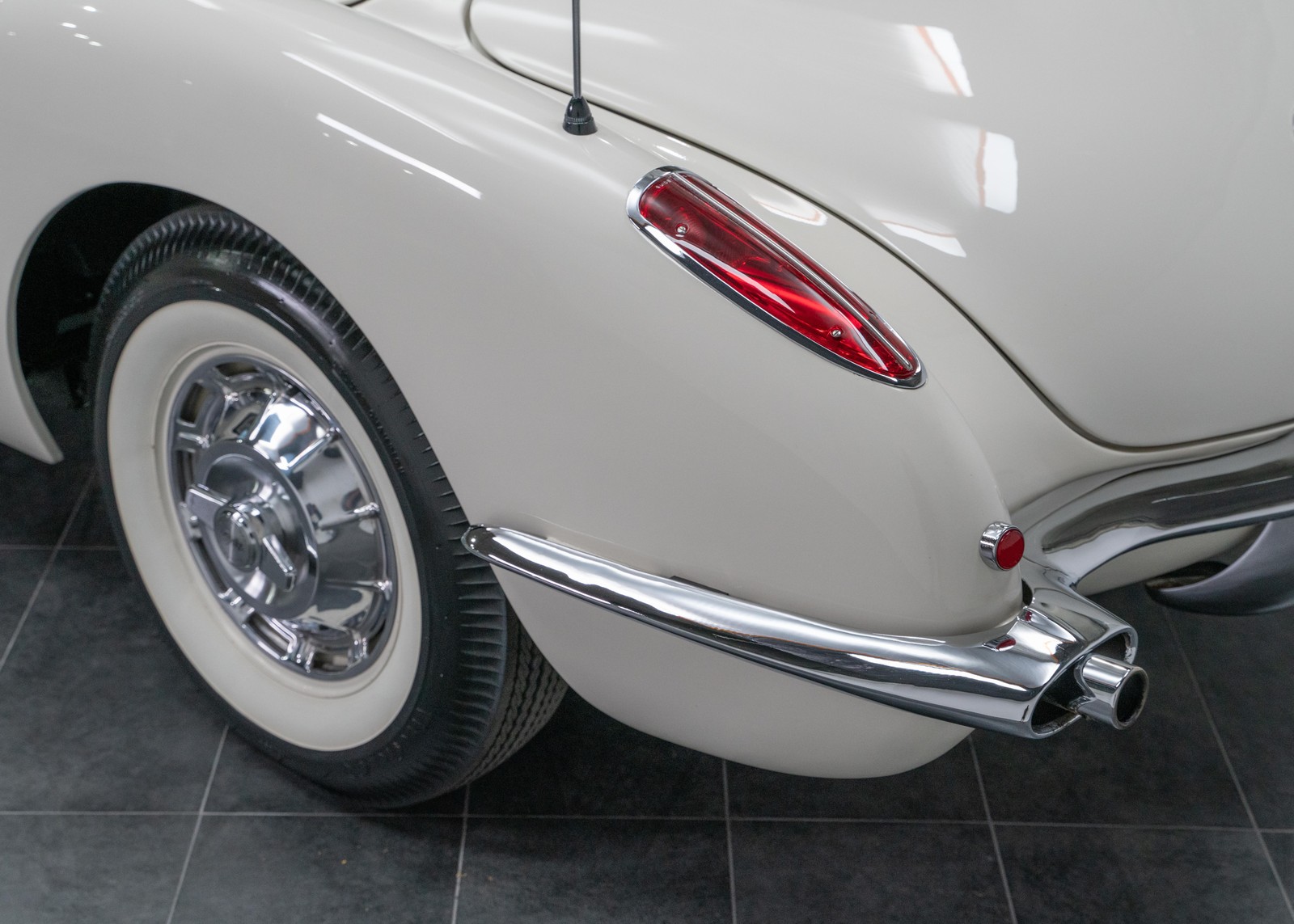 Chevrolet-Corvette-1960-21