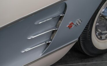 Chevrolet-Corvette-1960-24
