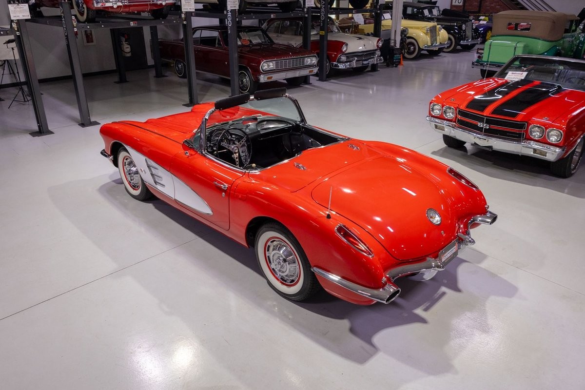 Chevrolet-Corvette-1960-Convertible-12