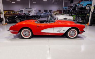 Chevrolet-Corvette-1960-Convertible-17