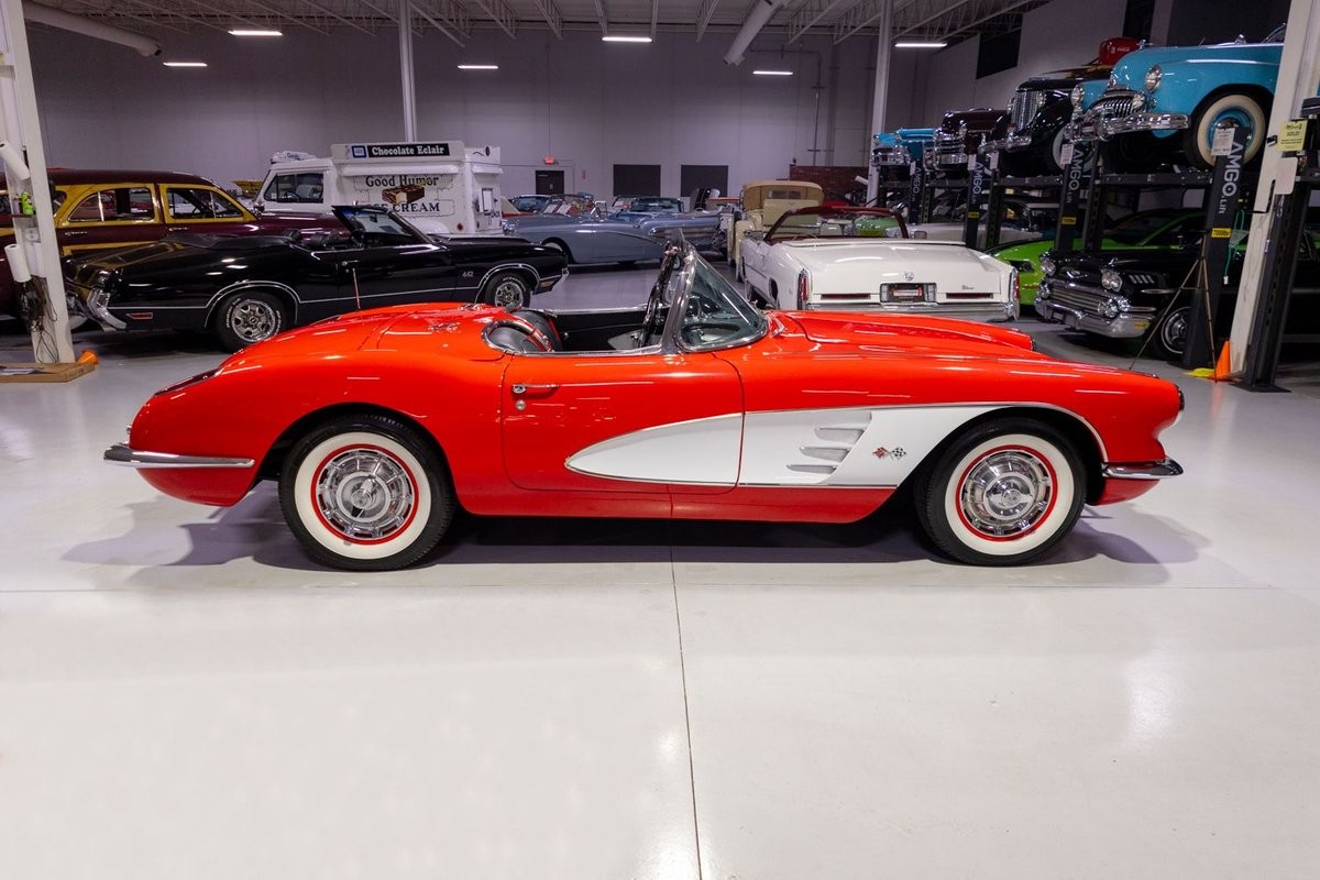Chevrolet-Corvette-1960-Convertible-17