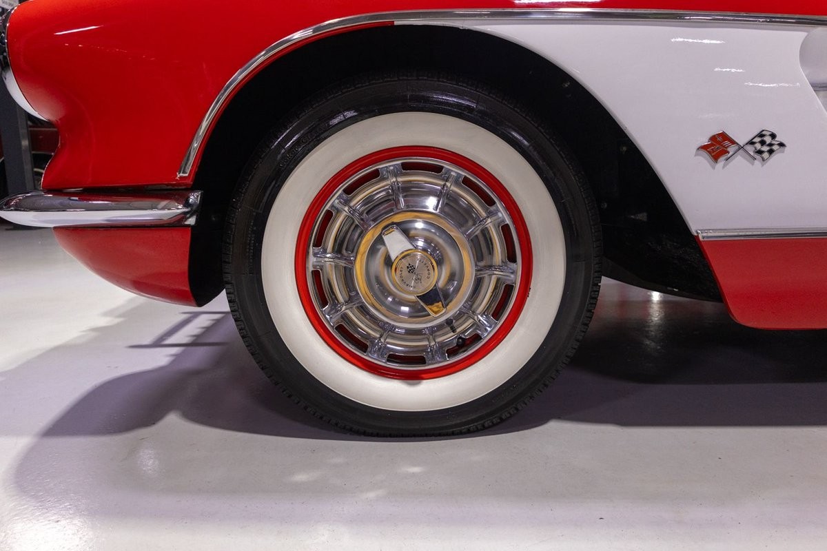 Chevrolet-Corvette-1960-Convertible-23