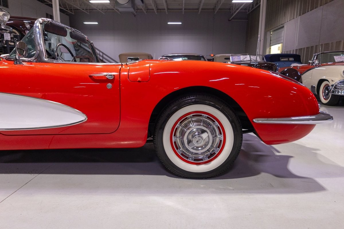 Chevrolet-Corvette-1960-Convertible-24