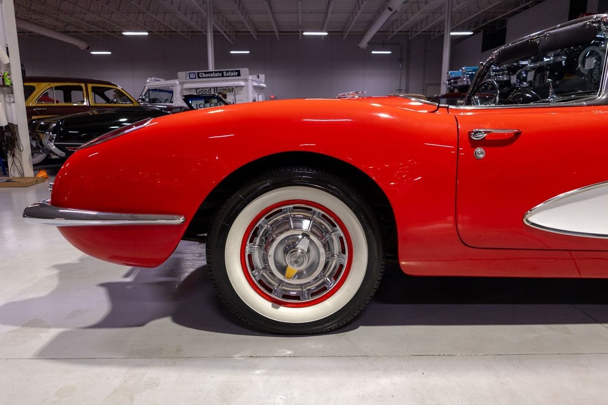 Chevrolet-Corvette-1960-Convertible-26