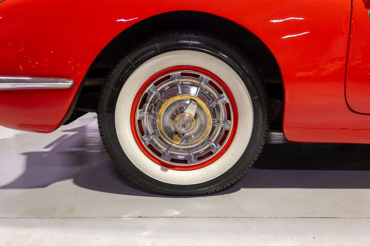 Chevrolet-Corvette-1960-Convertible-27