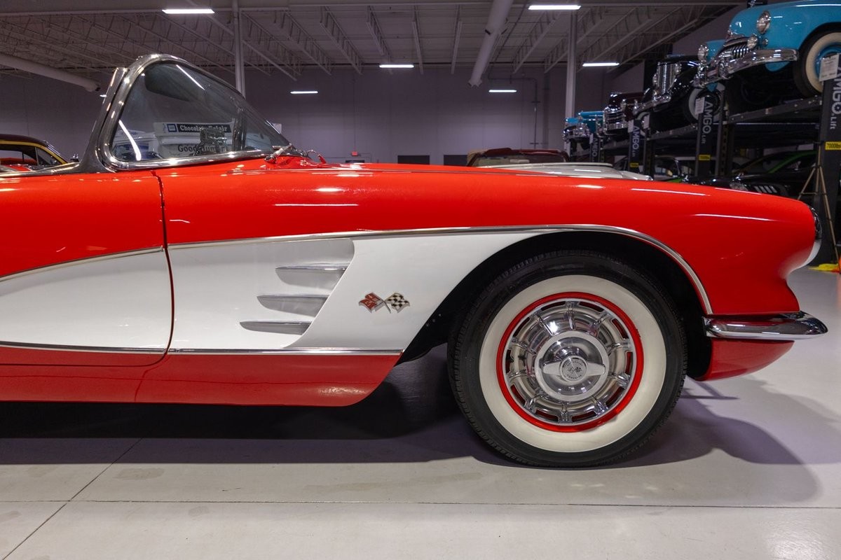 Chevrolet-Corvette-1960-Convertible-28