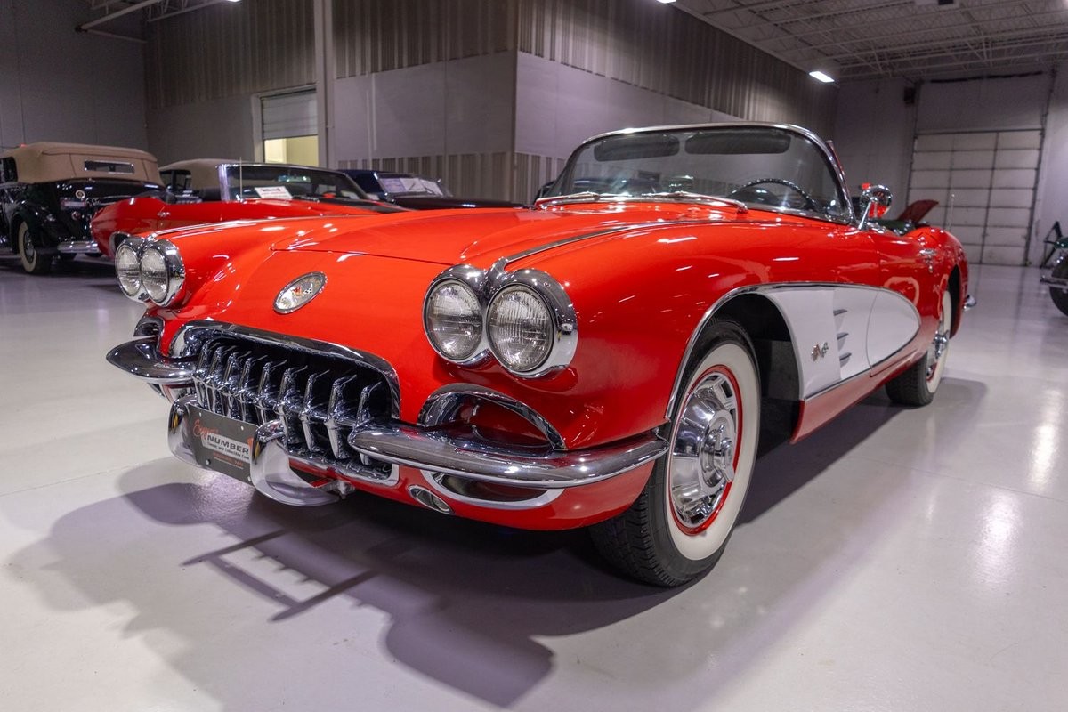 Chevrolet-Corvette-1960-Convertible-30
