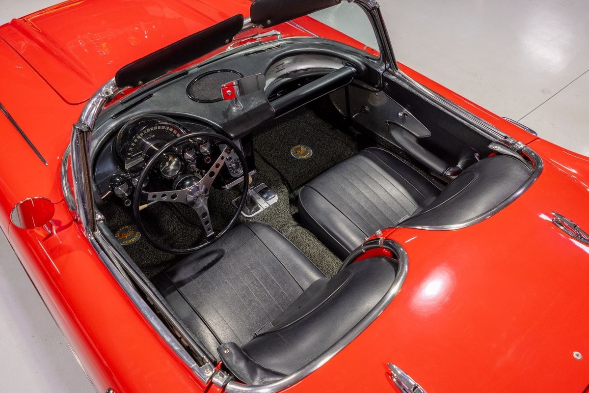 Chevrolet-Corvette-1960-Convertible-4
