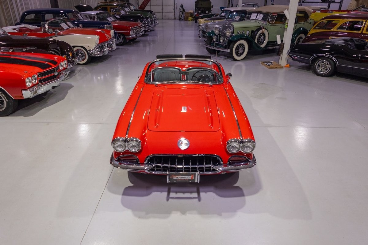 Chevrolet-Corvette-1960-Convertible-7