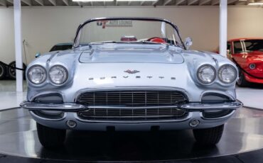 Chevrolet-Corvette-1961-Convertible-1
