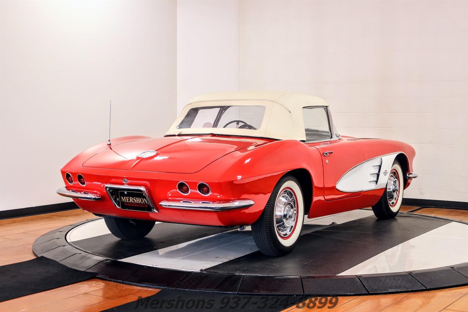 Chevrolet-Corvette-1961-Convertible-10