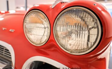 Chevrolet-Corvette-1961-Convertible-11