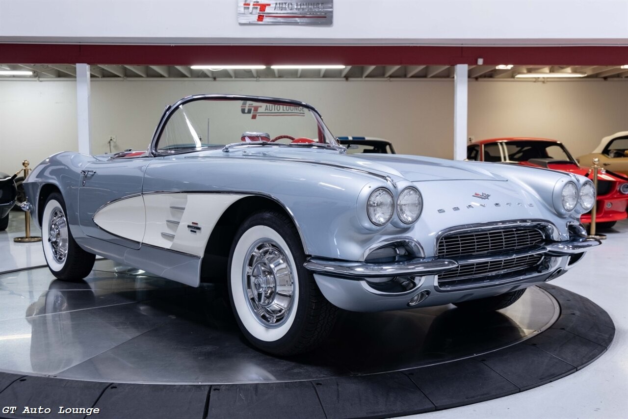 Chevrolet-Corvette-1961-Convertible-2