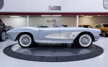 Chevrolet-Corvette-1961-Convertible-3
