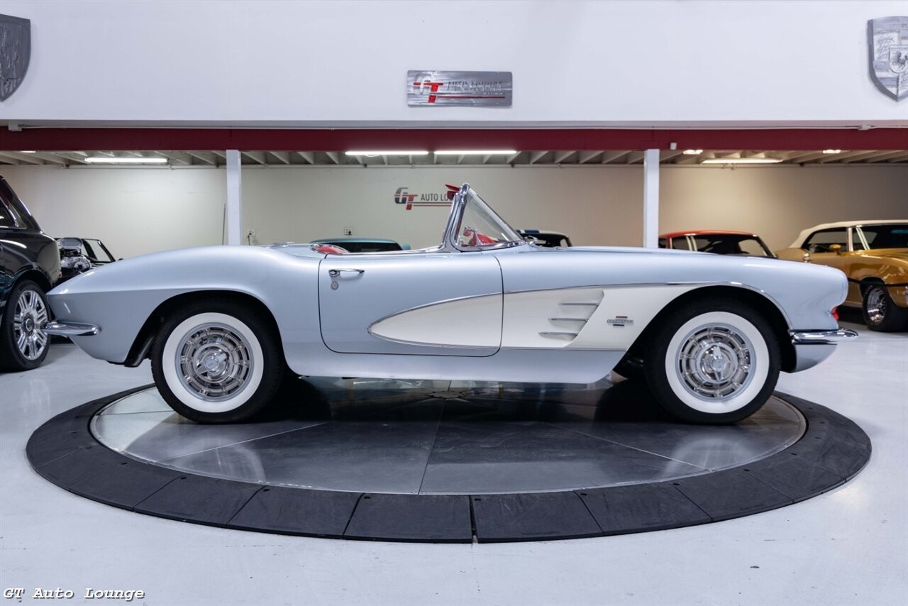 Chevrolet-Corvette-1961-Convertible-3