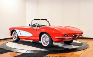 Chevrolet-Corvette-1961-Convertible-4